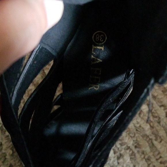 Heels - Picture 3 of 3